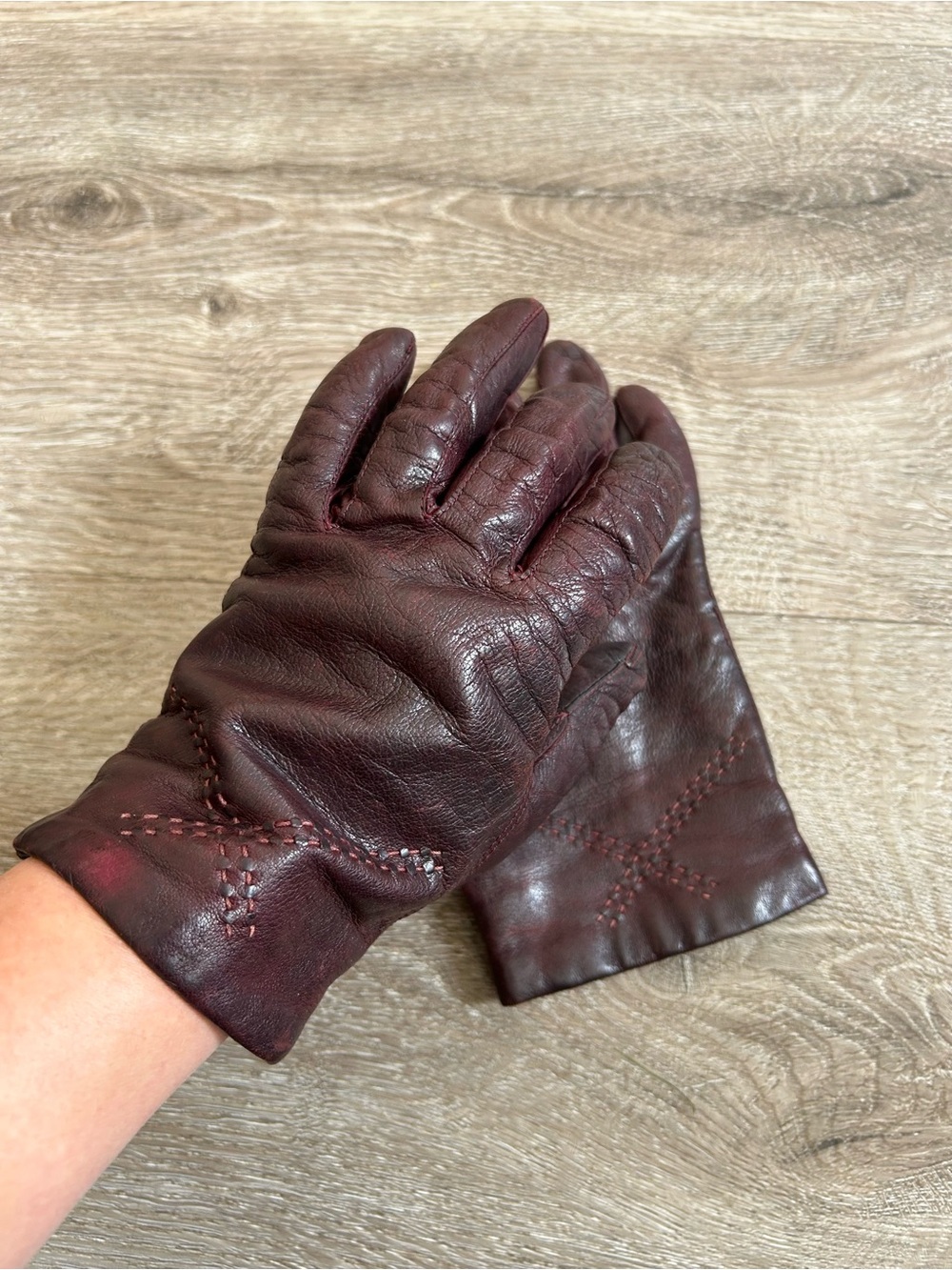 Vtg Leather Gloves in Deep Burgundy